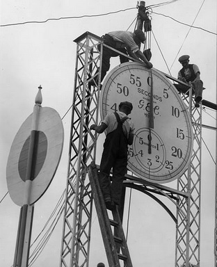 Electronic Clock 1935-2